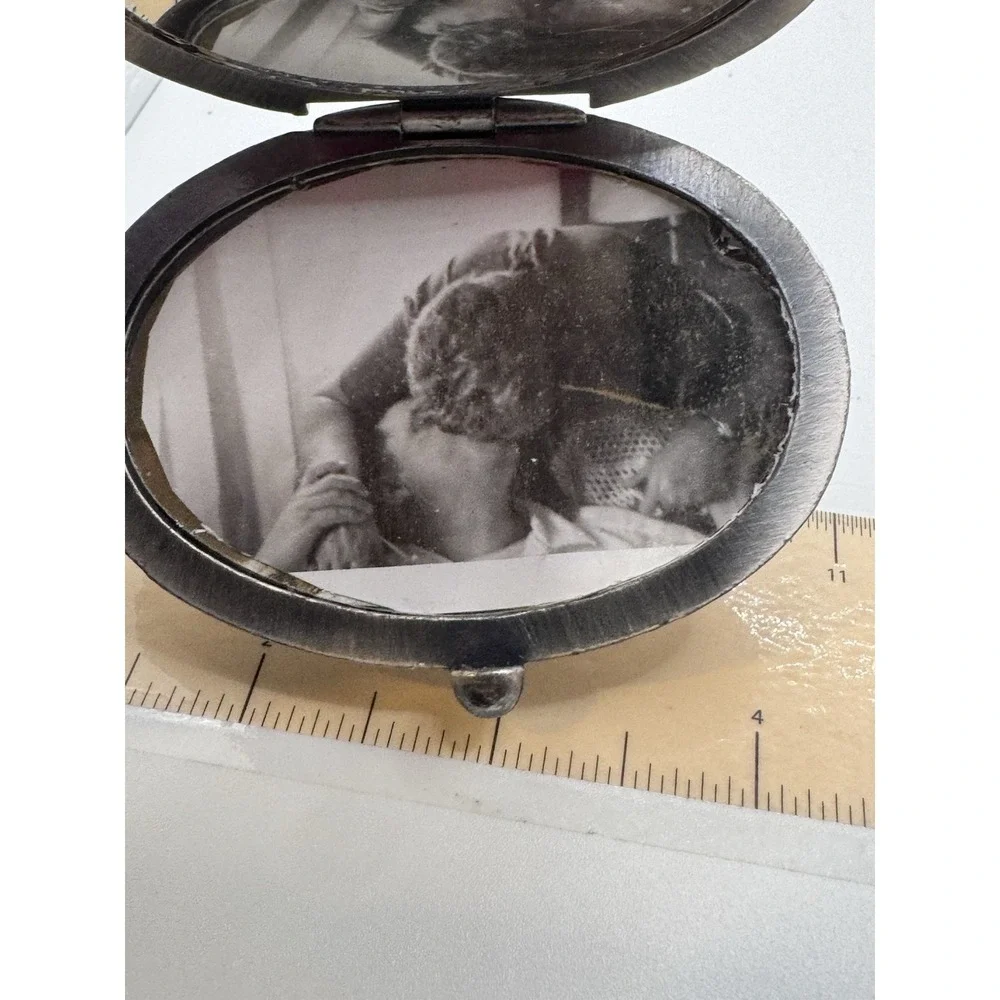 Vintage Oval Butterflies Flowers Embossed Pewter Mirrored Ornate Picture Clamp